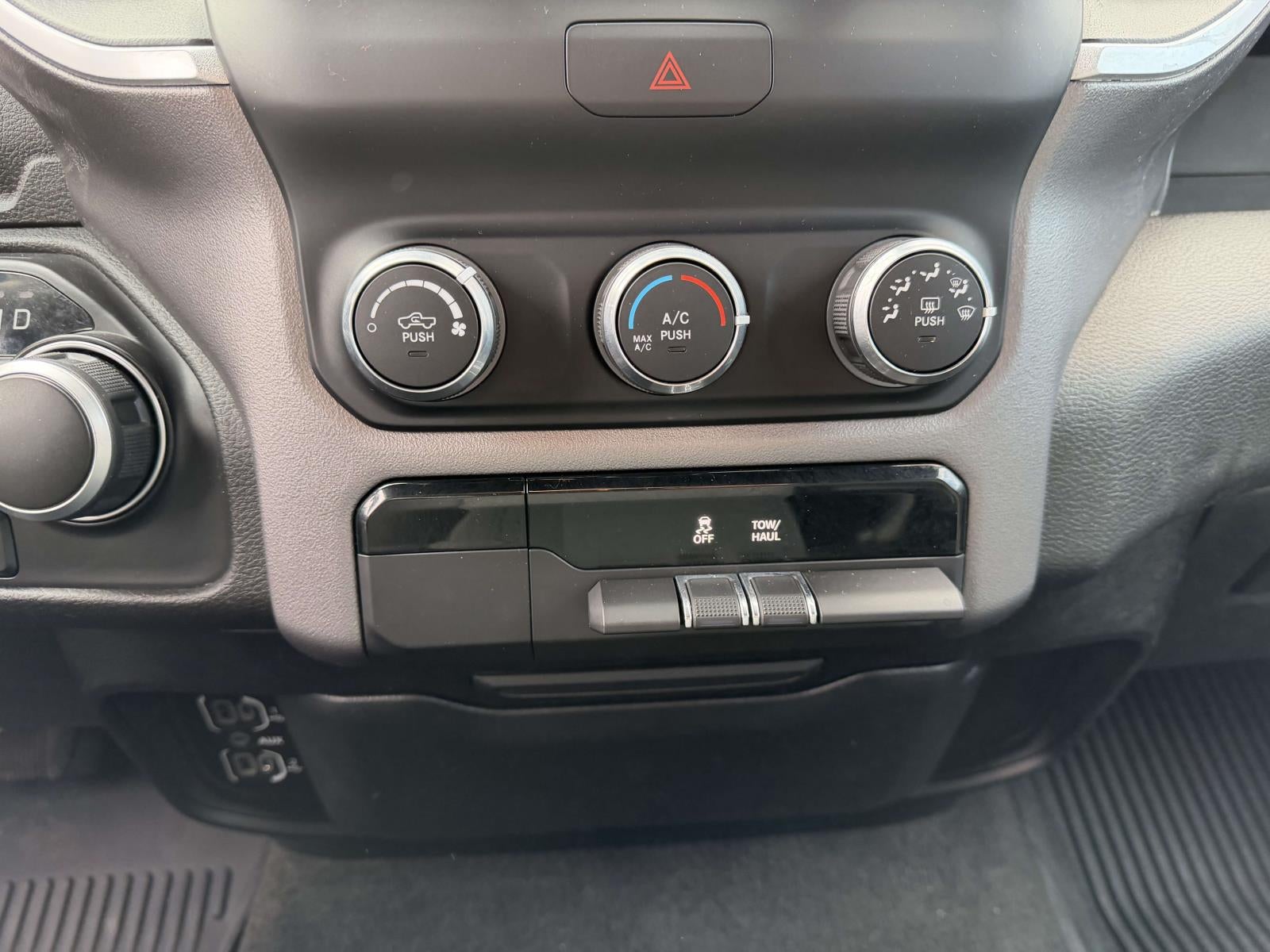 2023 RAM 1500 Big Horn Crew Cab 4x4 64' Box