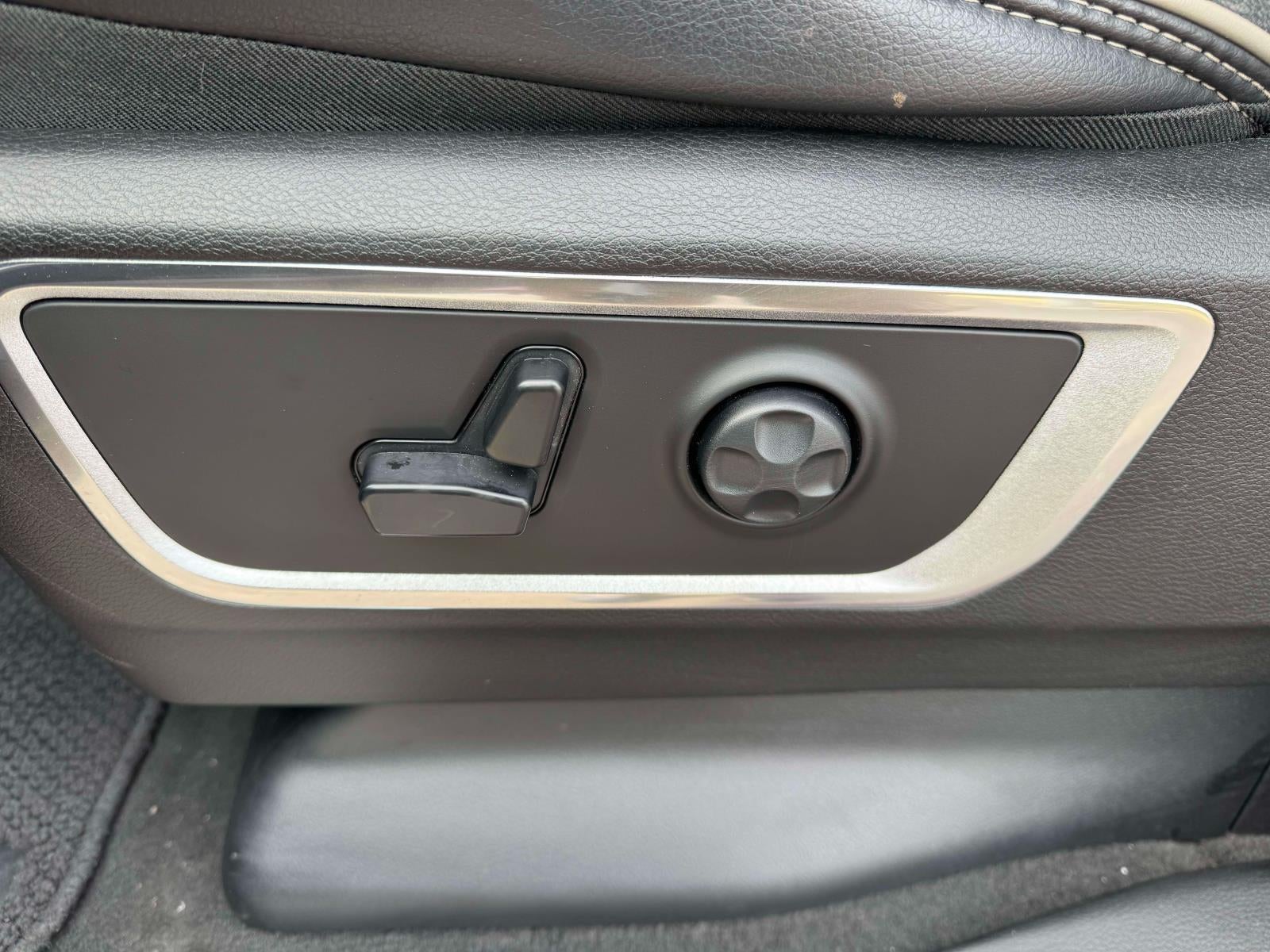 2019 RAM 1500 Laramie Crew Cab 4x4 64' Box