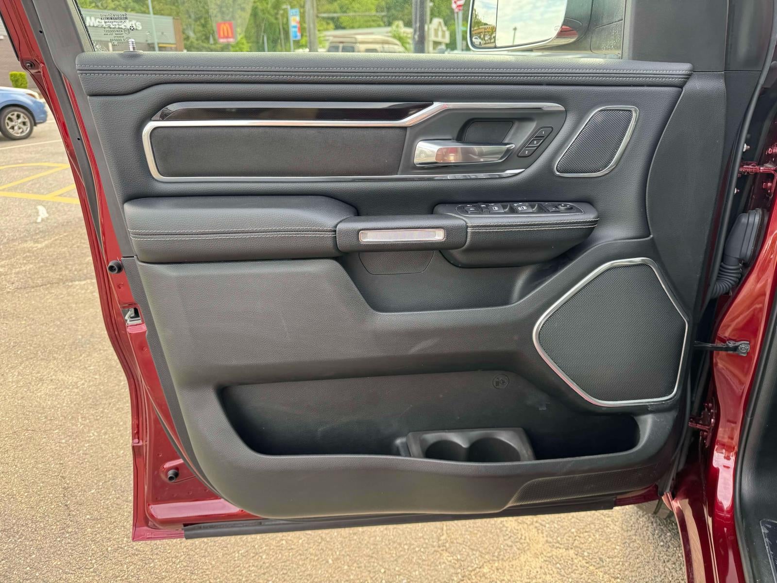 2019 RAM 1500 Laramie Crew Cab 4x4 64' Box