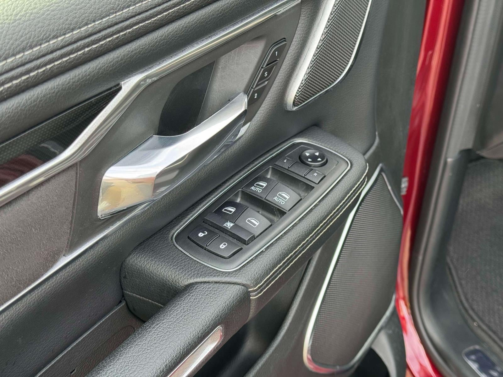 2019 RAM 1500 Laramie Crew Cab 4x4 64' Box