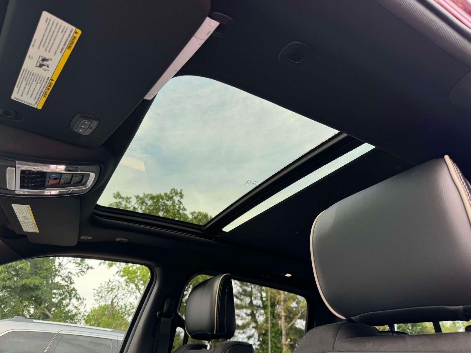 2019 RAM 1500 Laramie Crew Cab 4x4 64' Box