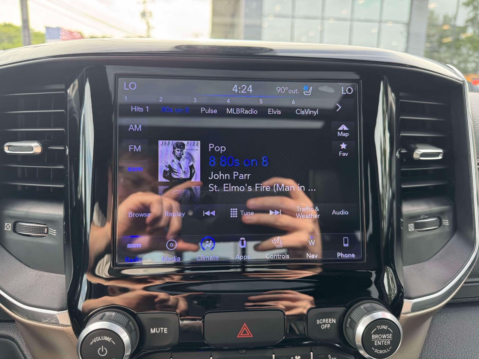 2019 RAM 1500 Laramie Crew Cab 4x4 64' Box