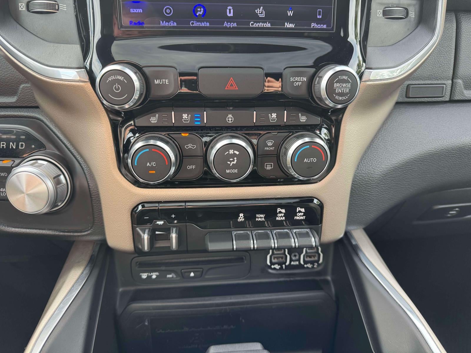 2019 RAM 1500 Laramie Crew Cab 4x4 64' Box