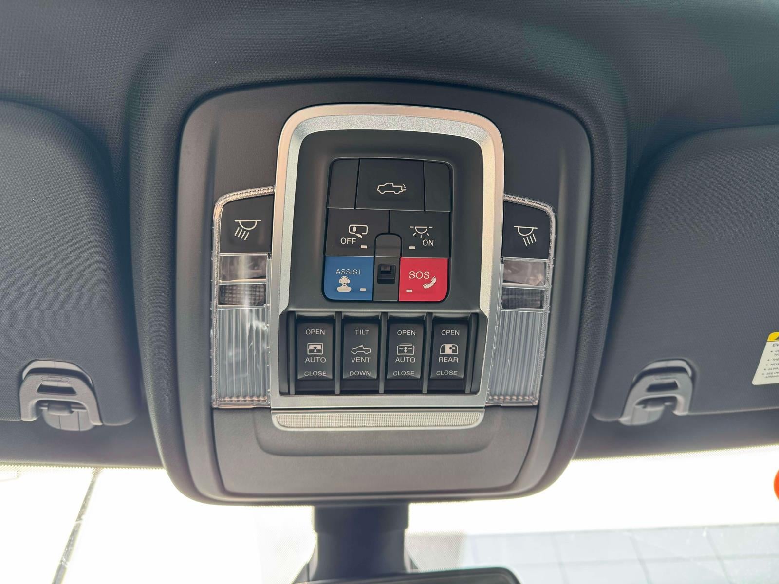 2019 RAM 1500 Laramie Crew Cab 4x4 64' Box
