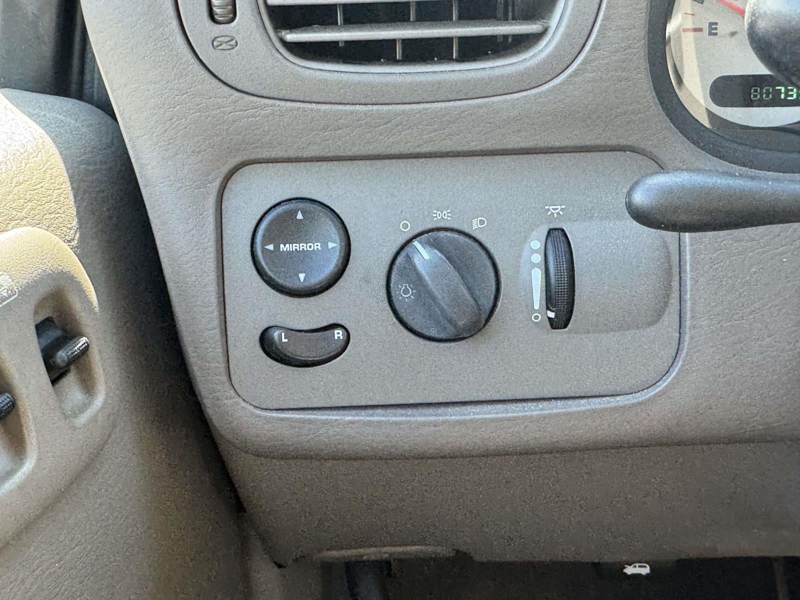 2003 Dodge Caravan SE