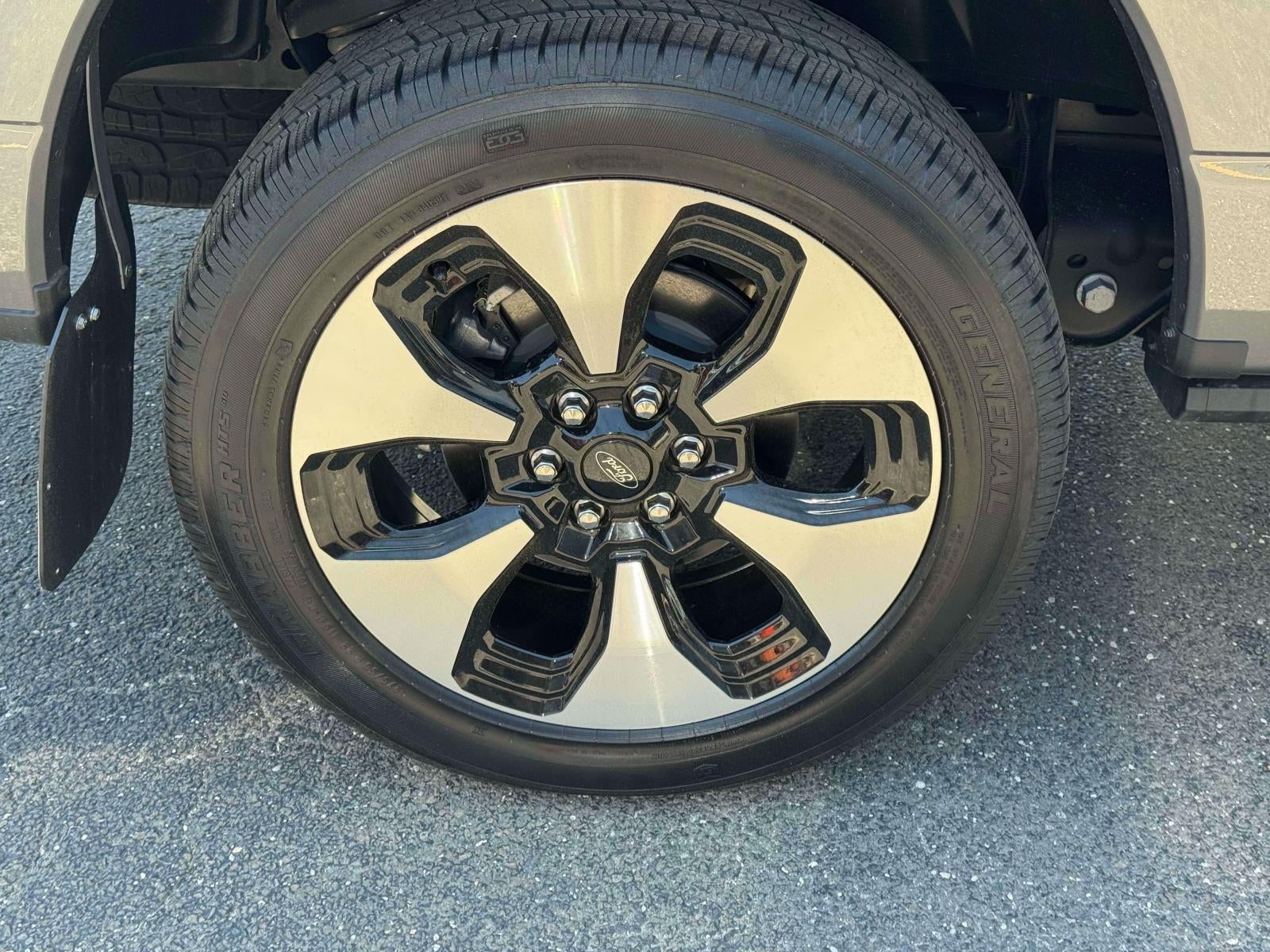 2025 Ford F-150 Lightning Platinum