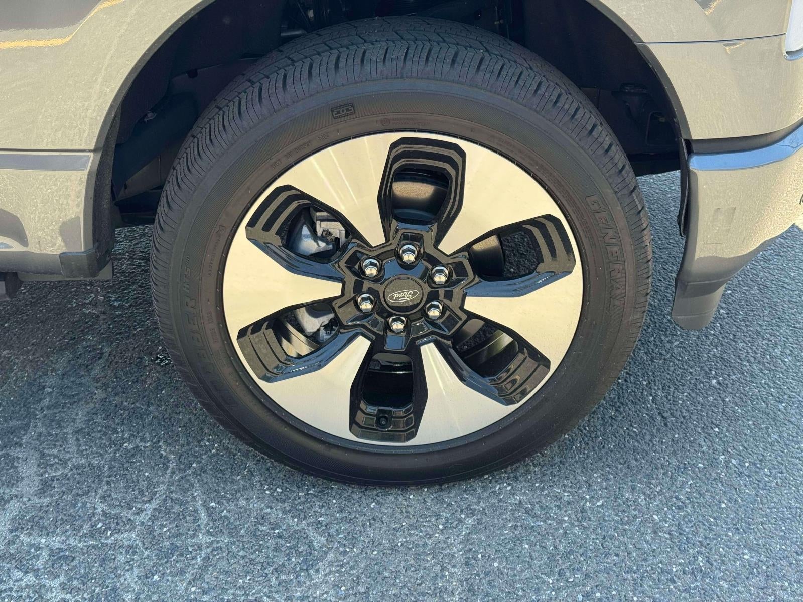 2025 Ford F-150 Lightning Platinum
