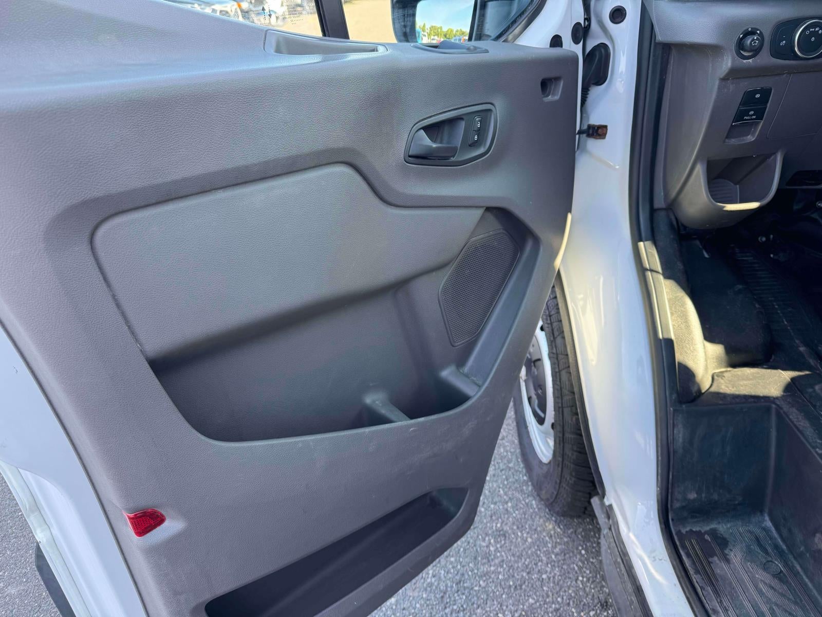 2022 Ford Transit-250 Base