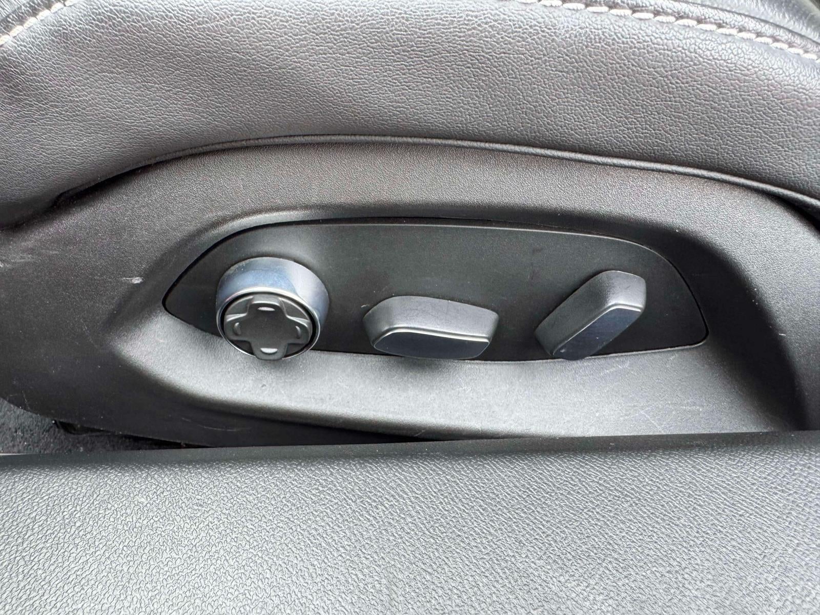 2021 Chevrolet Corvette Stingray RWD Convertible 2LT