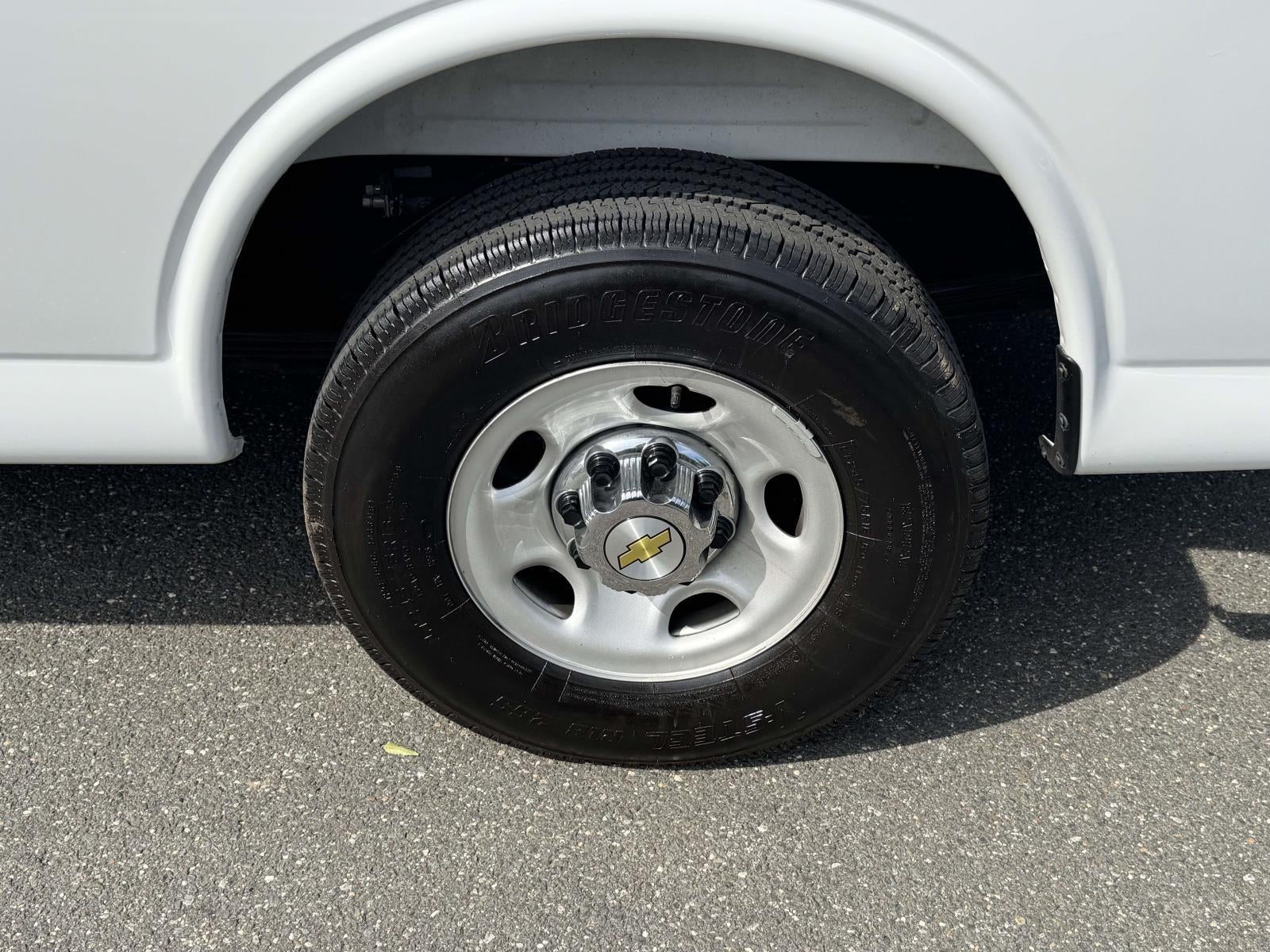 2025 Chevrolet Express Passenger RWD 3500 Extended Wheelbase LT