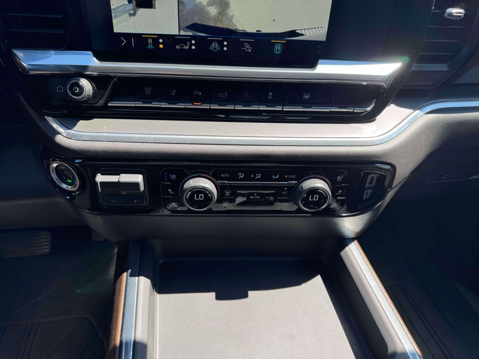2025 Chevrolet Silverado 3500HD Crew Cab, Long Bed, High Country Dual Rear Wheel, 4WD