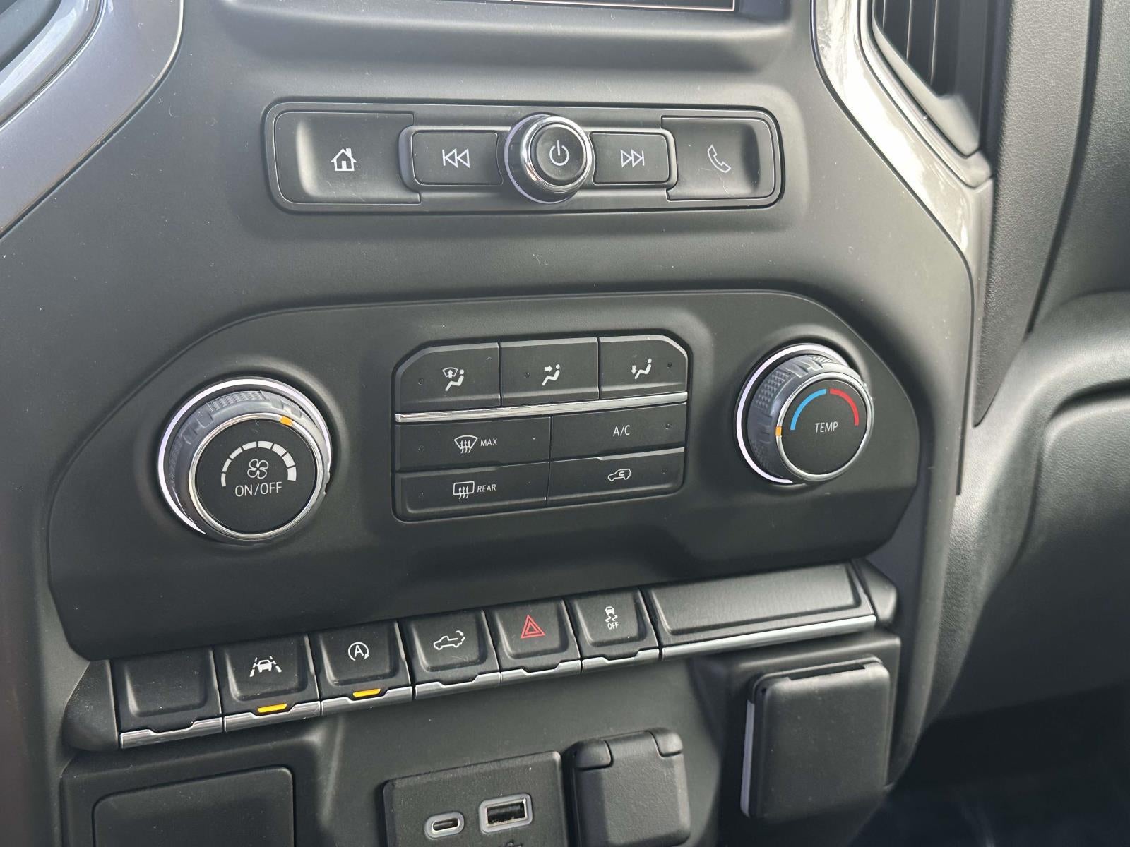 2022 Chevrolet Silverado 1500 4WD Crew Cab Standard Bed Custom