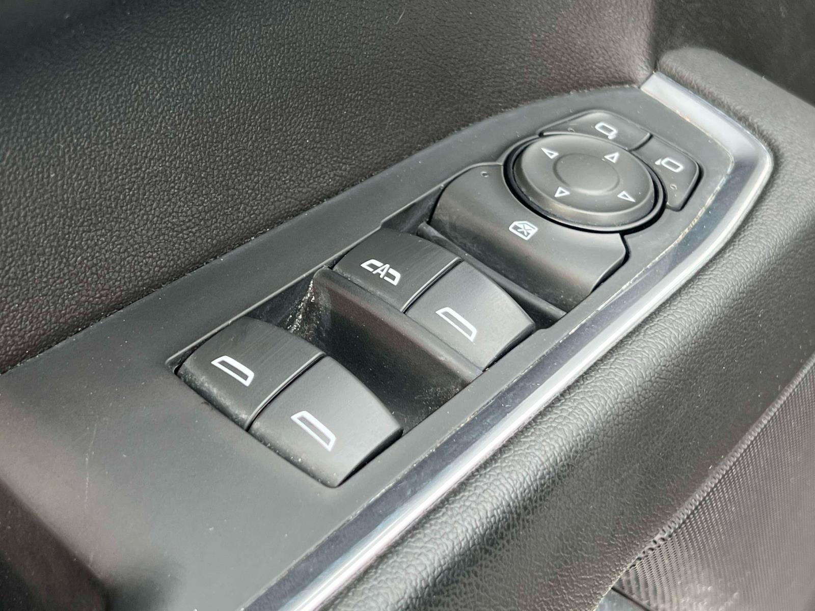 2022 Chevrolet Silverado 1500 4WD Crew Cab Standard Bed LT