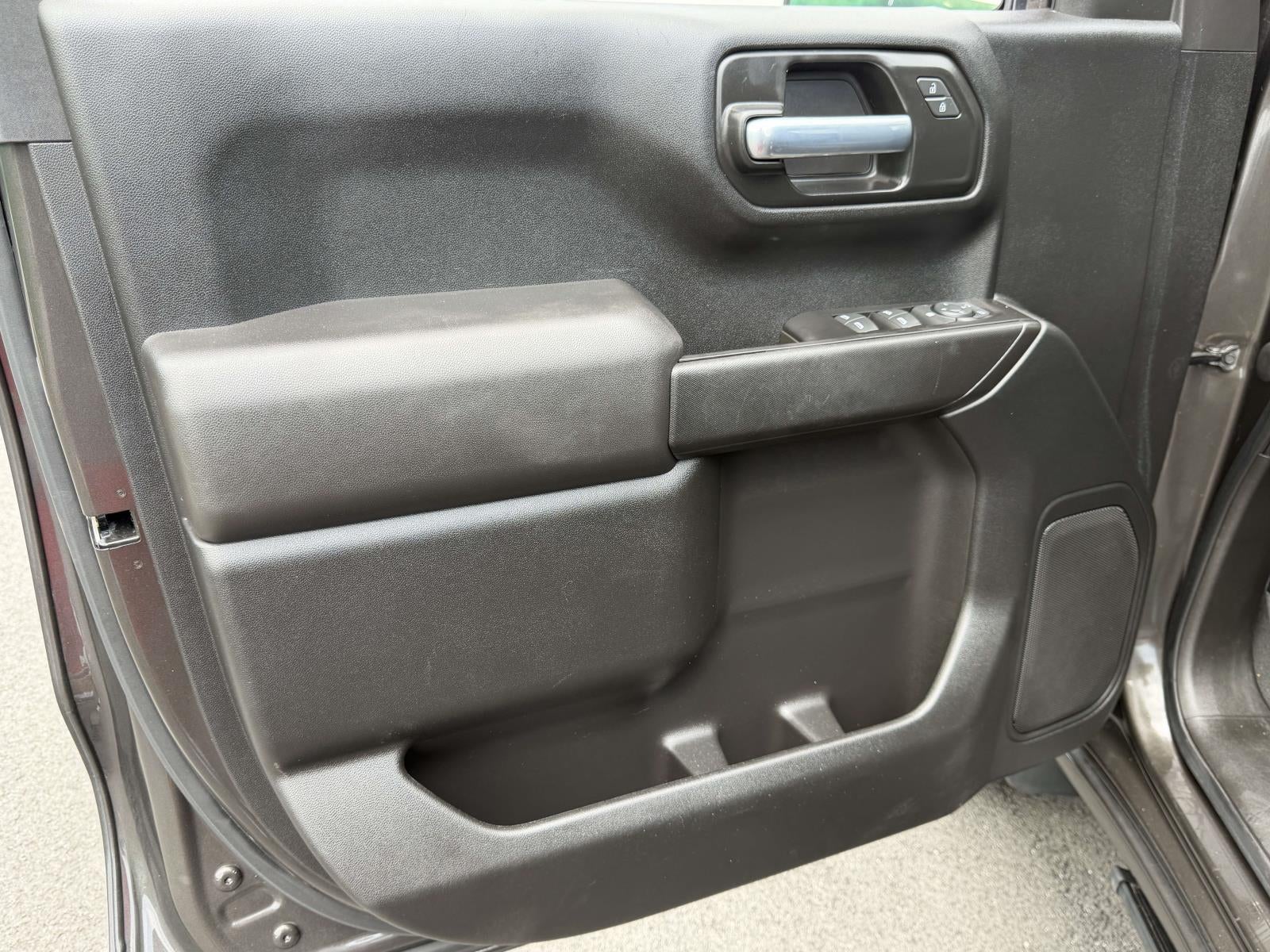 2021 Chevrolet Silverado 1500 4WD Crew Cab Short Bed Custom
