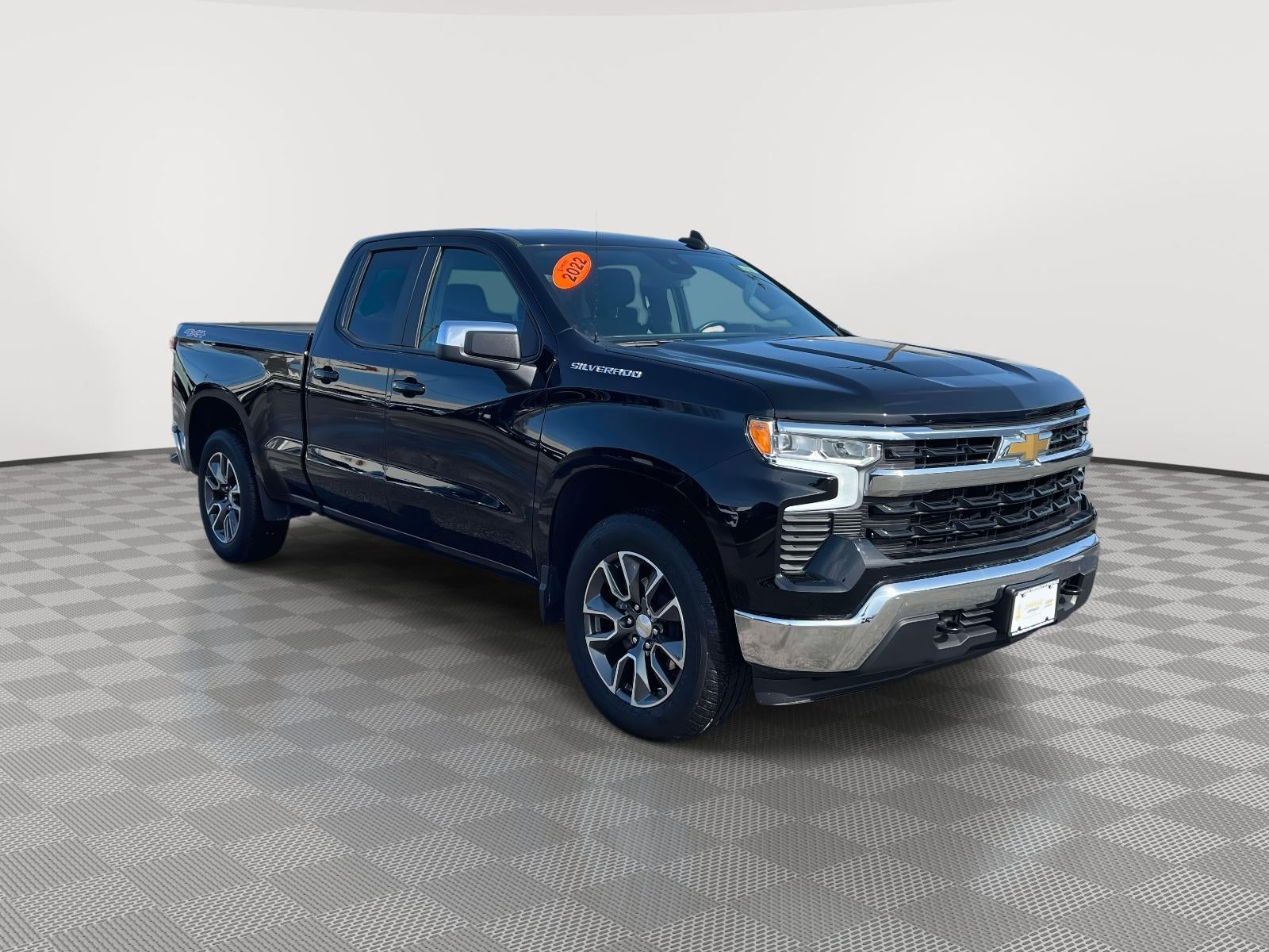 2022 Chevrolet Silverado 1500 4WD Double Cab Standard Bed LT with 2FT