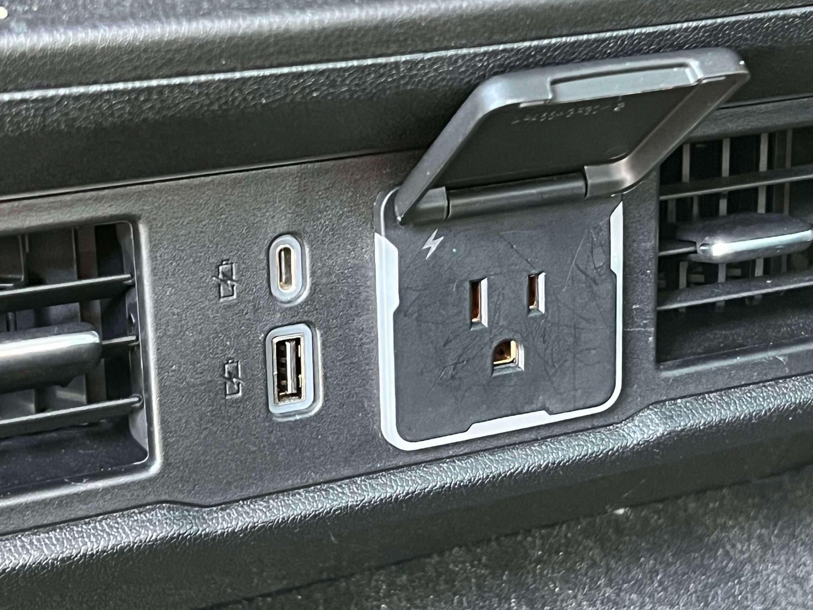 2022 Chevrolet Silverado 1500 4WD Double Cab Standard Bed LT with 2FT