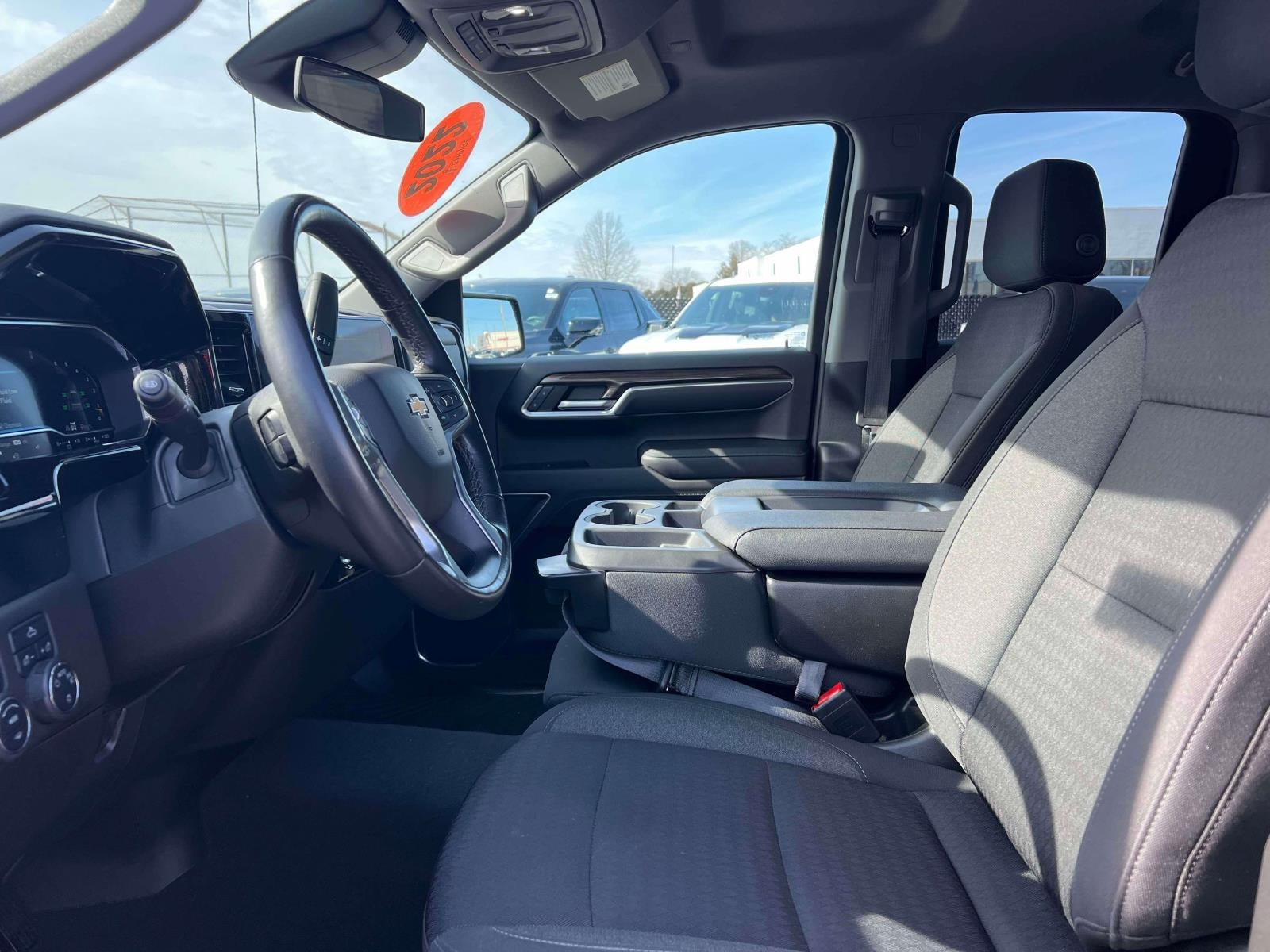 2022 Chevrolet Silverado 1500 4WD Double Cab Standard Bed LT with 2FT