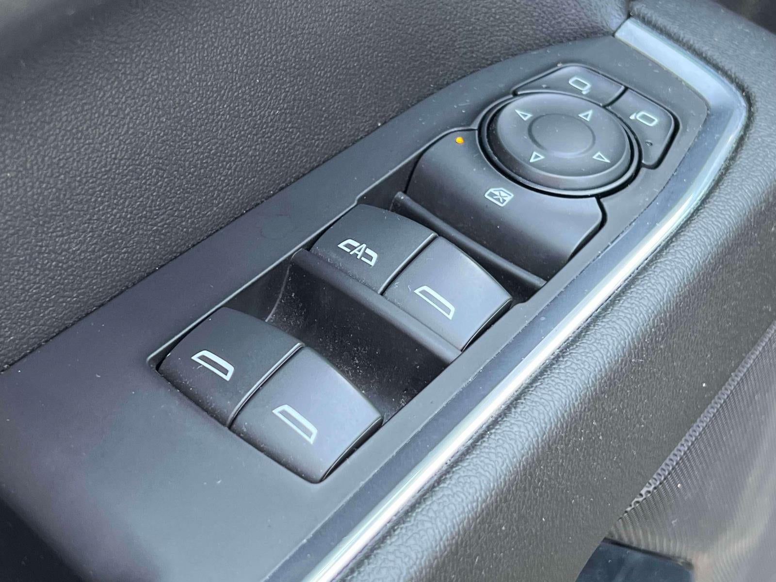 2022 Chevrolet Silverado 1500 4WD Double Cab Standard Bed LT with 2FT