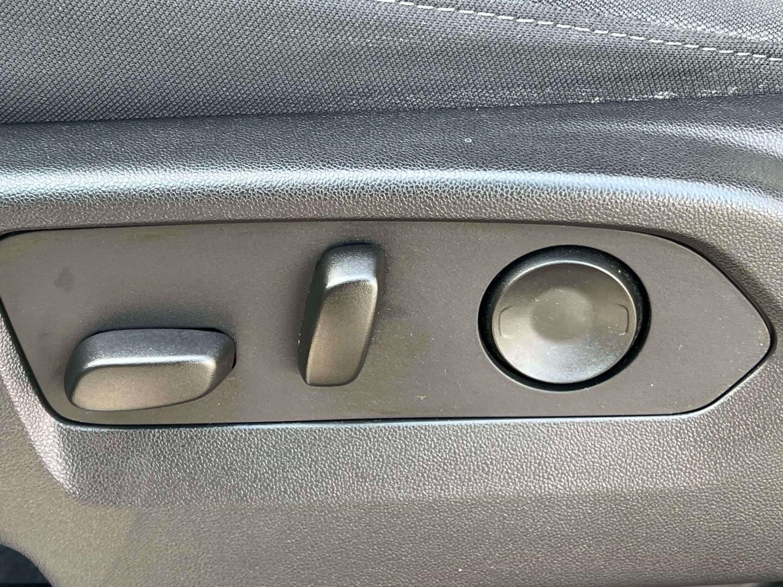 2022 Chevrolet Silverado 1500 4WD Double Cab Standard Bed LT with 2FT