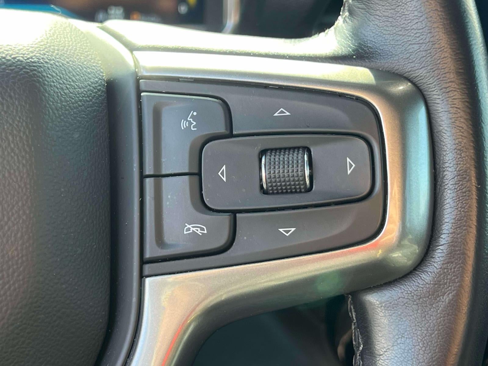 2022 Chevrolet Silverado 1500 4WD Double Cab Standard Bed LT with 2FT