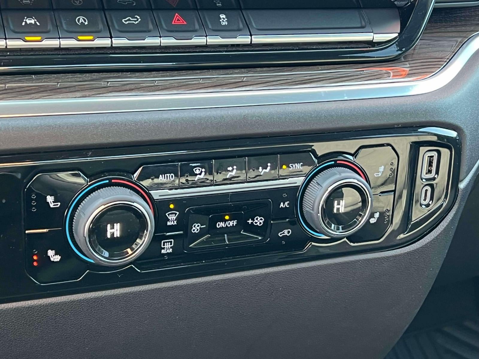 2022 Chevrolet Silverado 1500 4WD Double Cab Standard Bed LT with 2FT