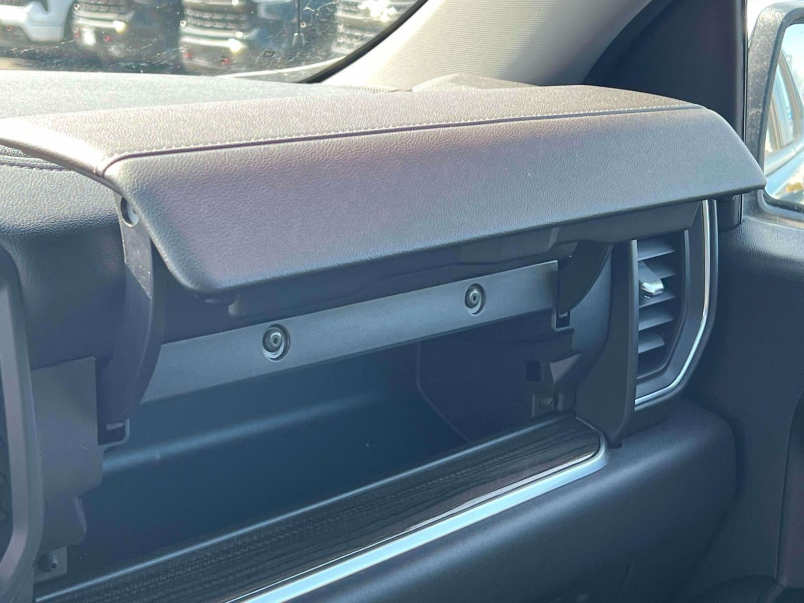 2022 Chevrolet Silverado 1500 4WD Double Cab Standard Bed LT with 2FT