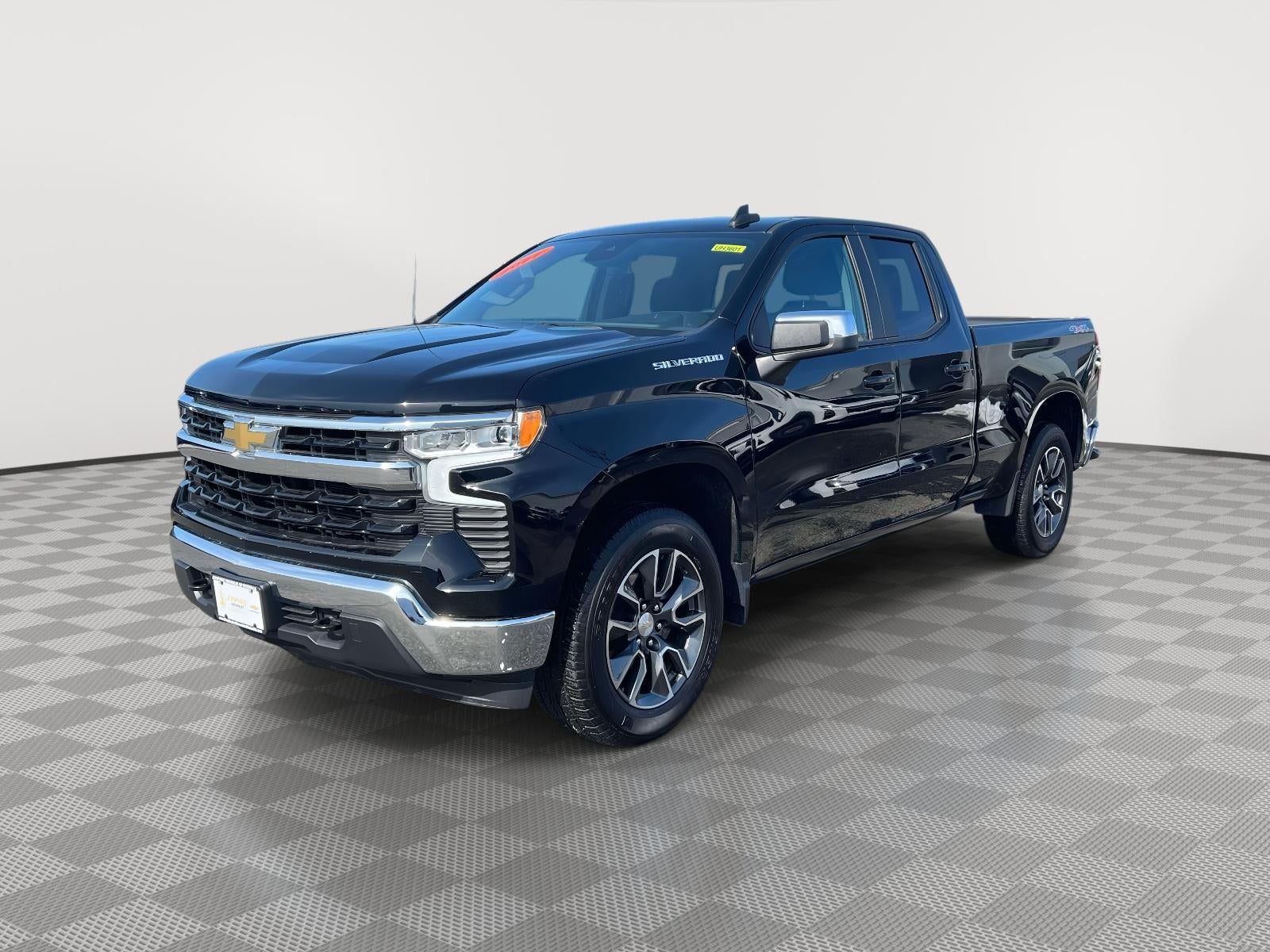2022 Chevrolet Silverado 1500 4WD Double Cab Standard Bed LT with 2FT
