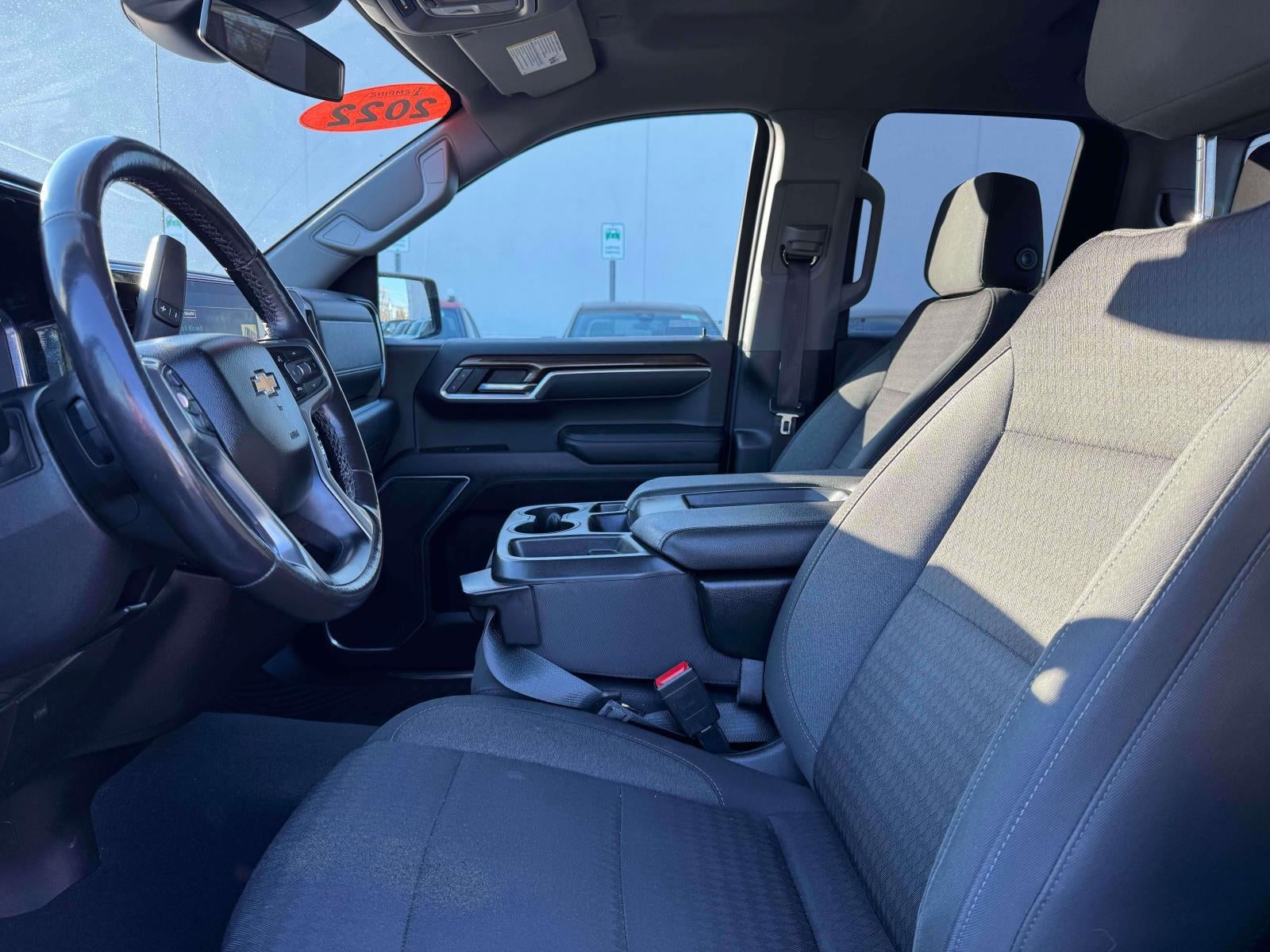 2022 Chevrolet Silverado 1500 4WD Double Cab Standard Bed LT with 2FT