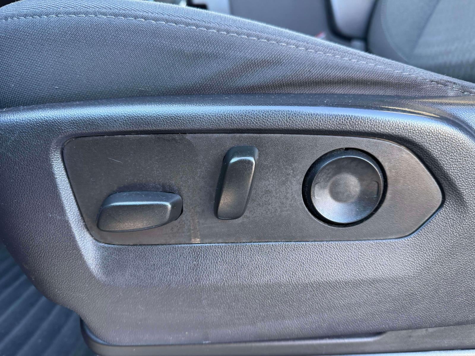 2022 Chevrolet Silverado 1500 4WD Double Cab Standard Bed LT with 2FT