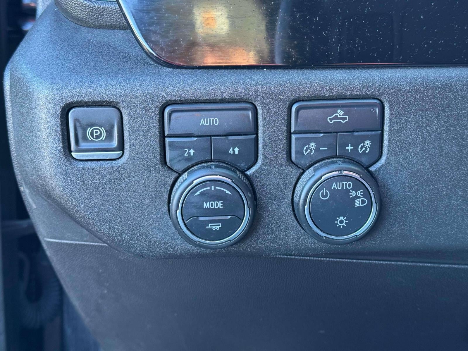 2022 Chevrolet Silverado 1500 4WD Double Cab Standard Bed LT with 2FT