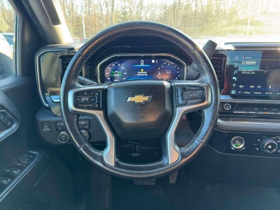 2022 Chevrolet Silverado 1500 4WD Double Cab Standard Bed LT with 2FT