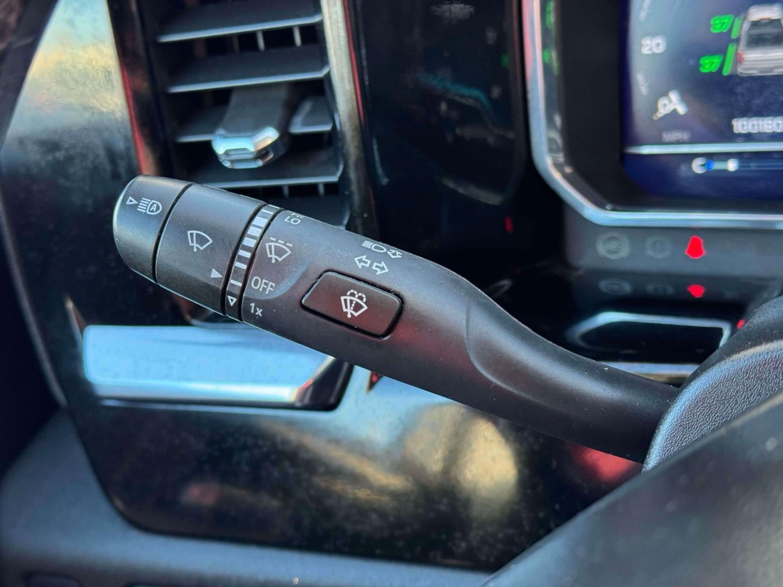 2022 Chevrolet Silverado 1500 4WD Double Cab Standard Bed LT with 2FT