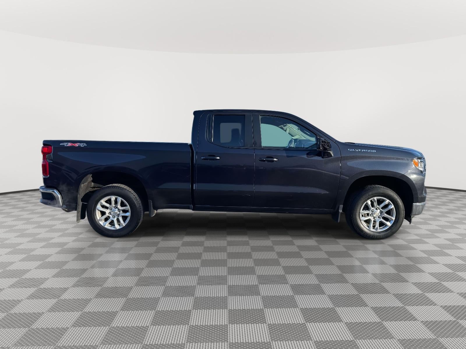 2022 Chevrolet Silverado 1500 4WD Double Cab Standard Bed LT with 2FT