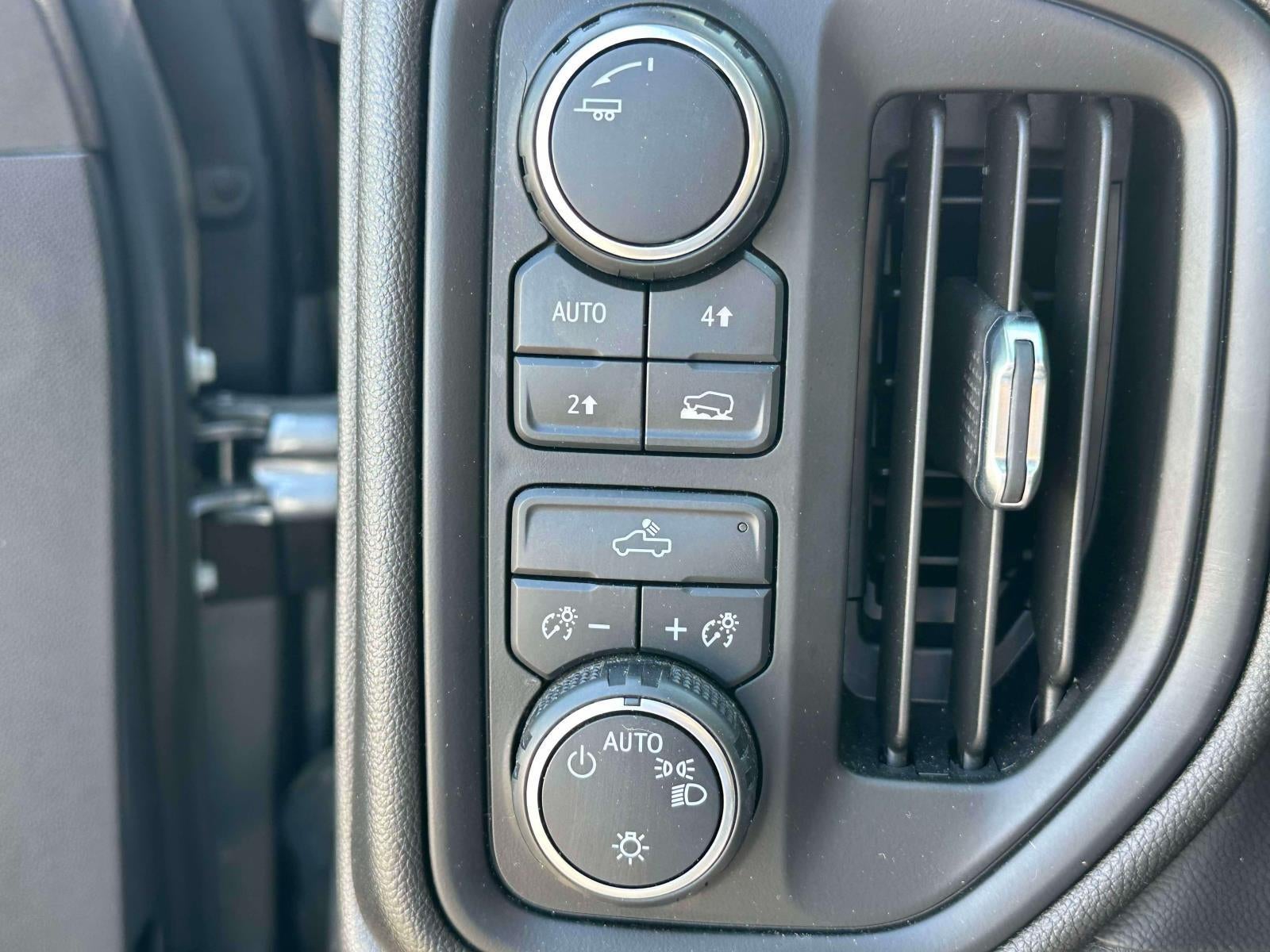 2021 Chevrolet Silverado 1500 4WD Double Cab Standard Bed Custom