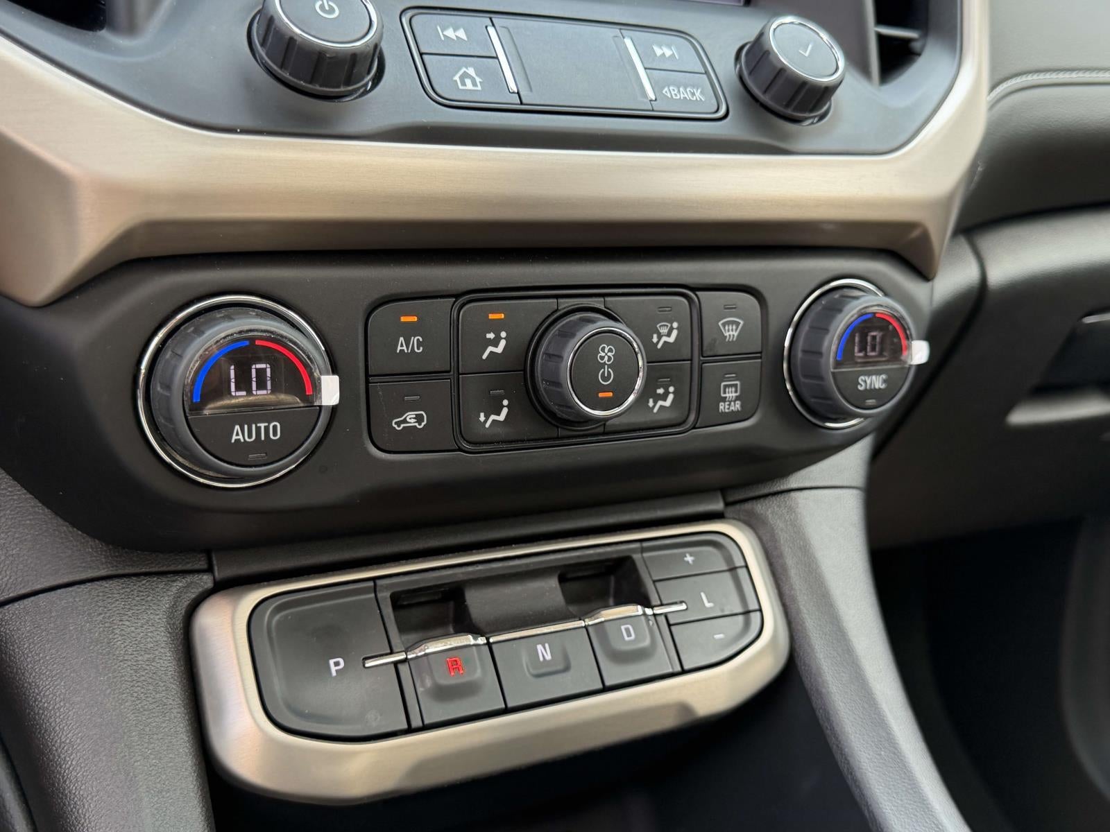 2022 GMC Acadia AWD Denali