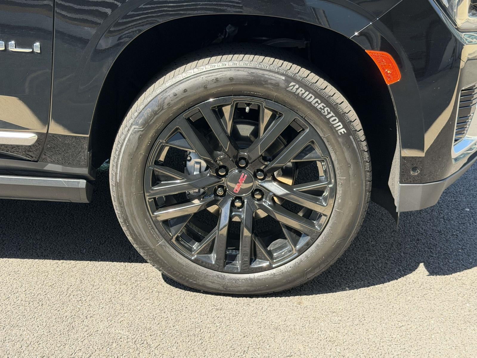 2023 GMC Yukon 4WD Denali