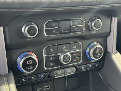 2024 GMC Yukon XL 4WD SLT