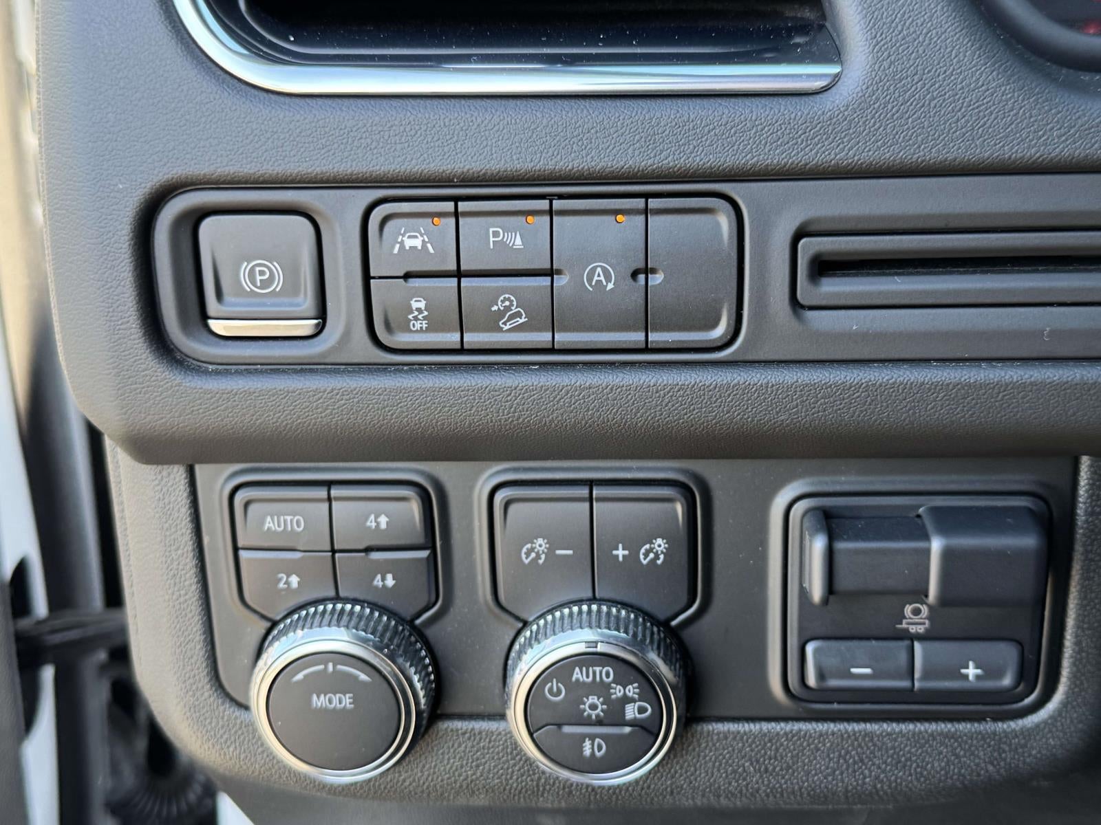 2023 GMC Yukon XL 4WD AT4
