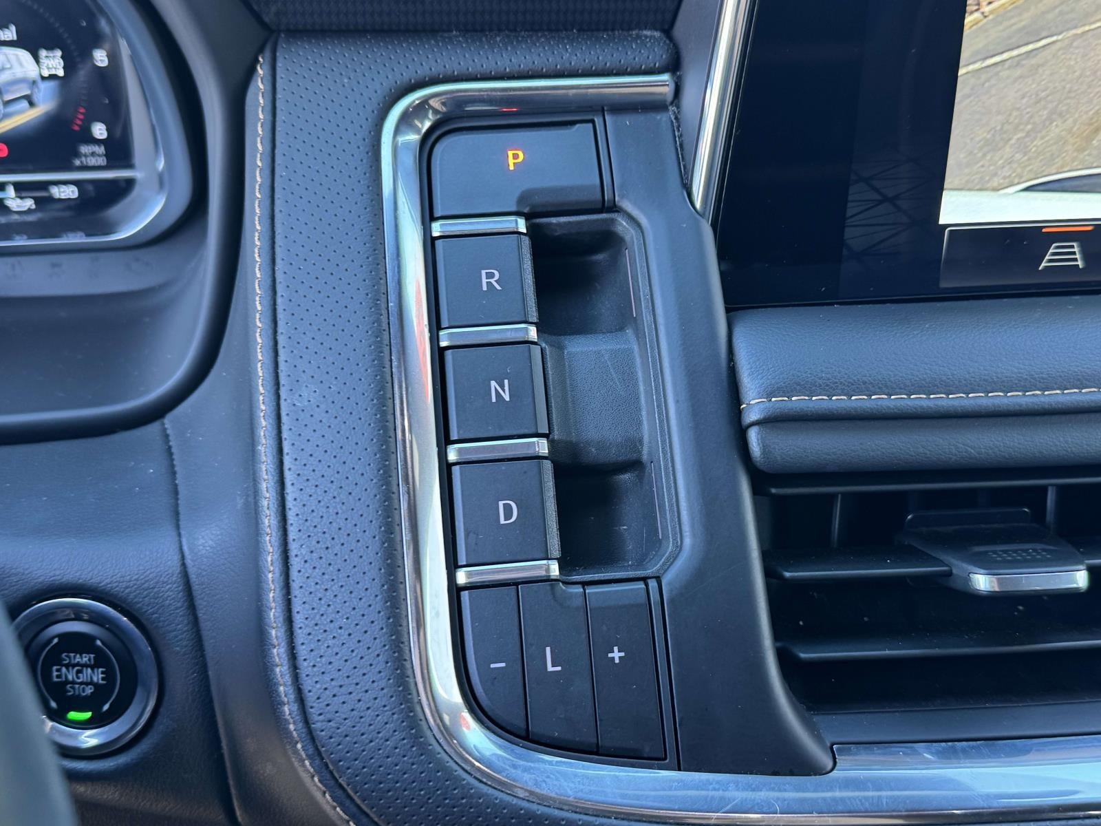 2023 GMC Yukon XL 4WD AT4