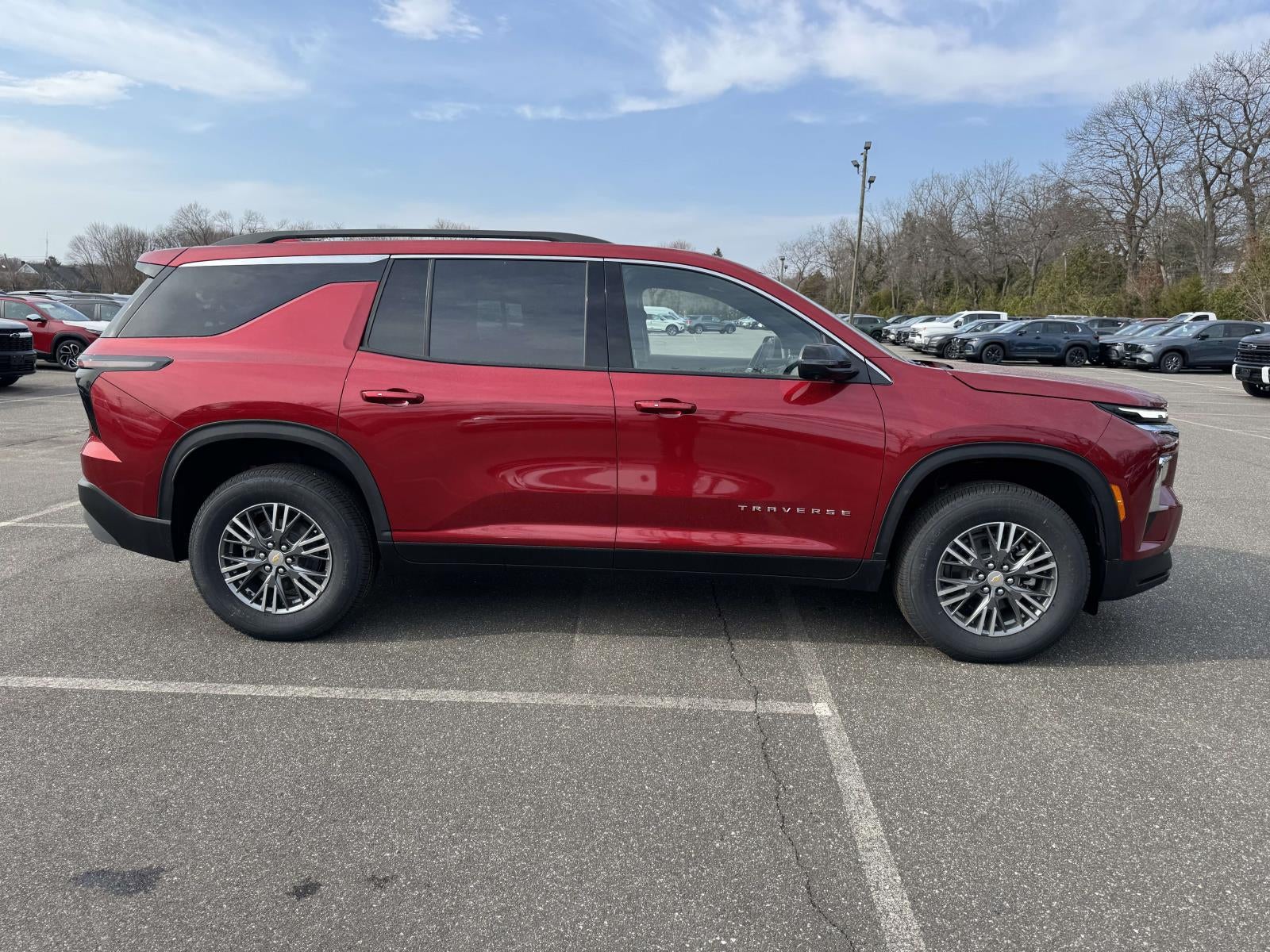 2026 Chevrolet Traverse FWD LT