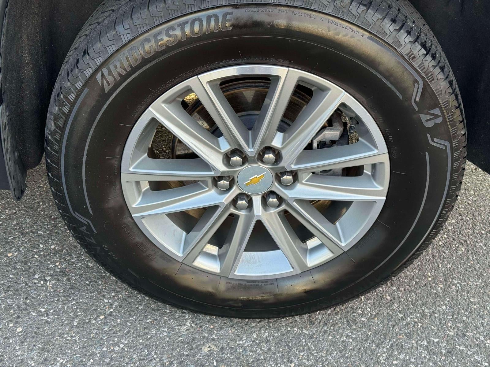 2023 Chevrolet Traverse FWD LT Cloth