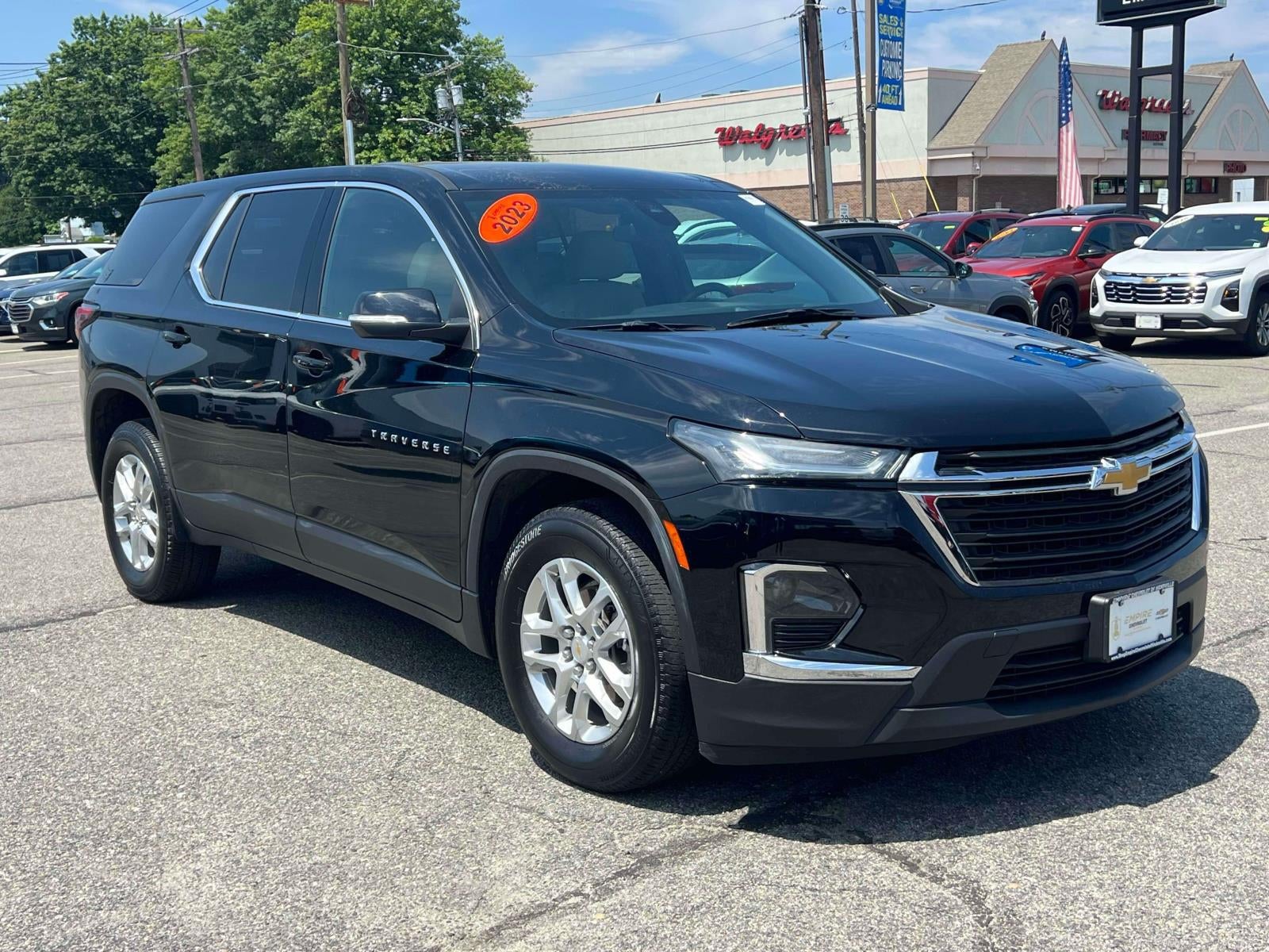 2023 Chevrolet Traverse AWD LS
