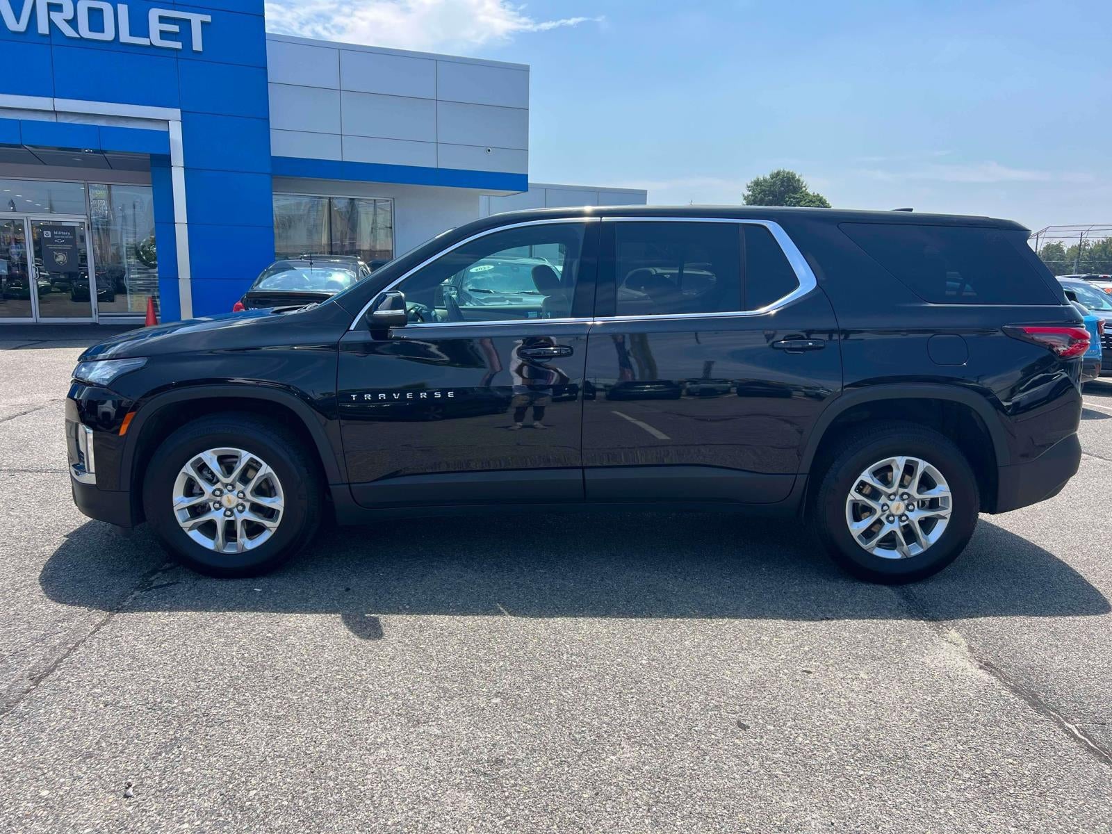 2023 Chevrolet Traverse AWD LS