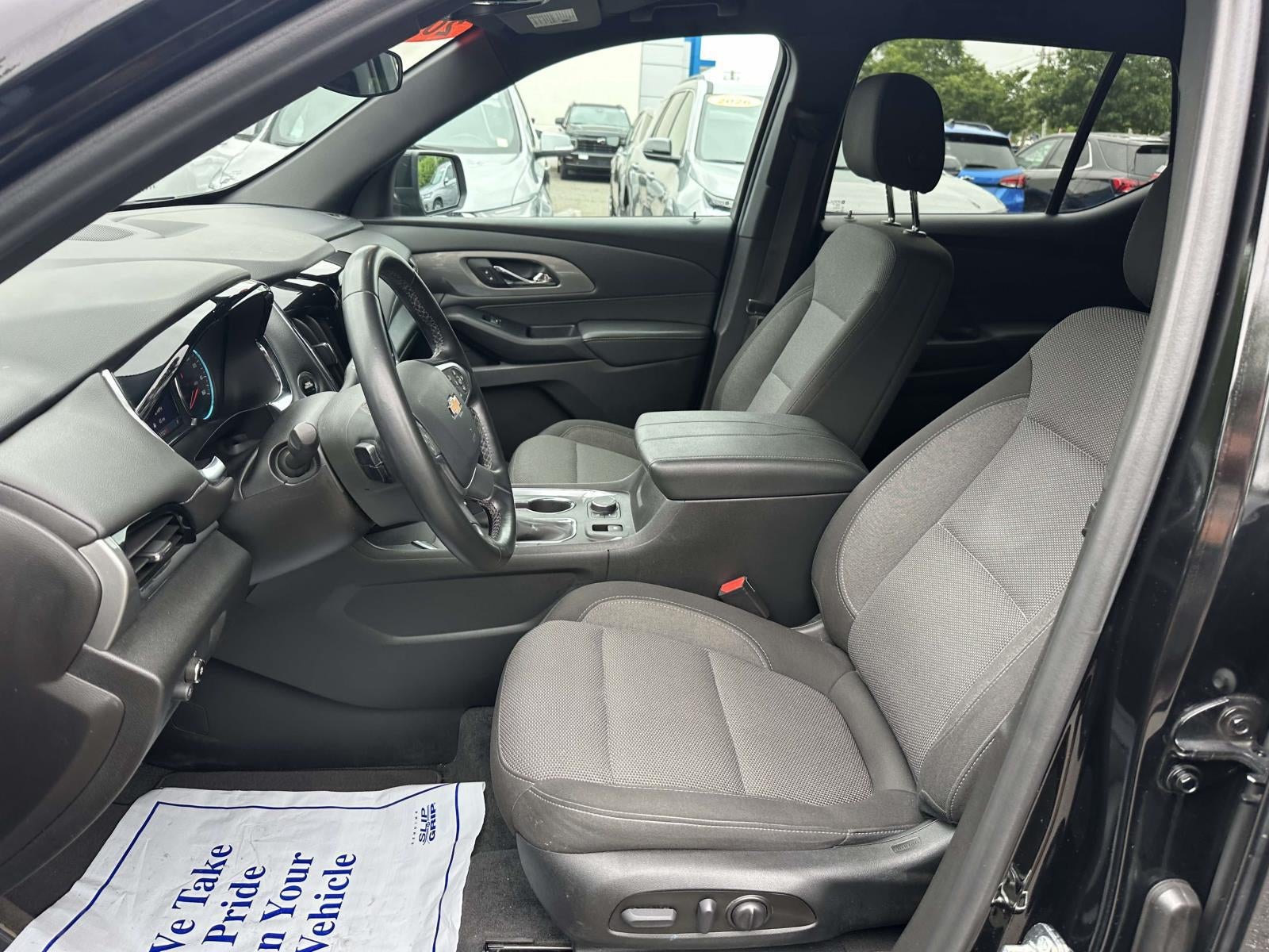 2023 Chevrolet Traverse AWD LT Cloth