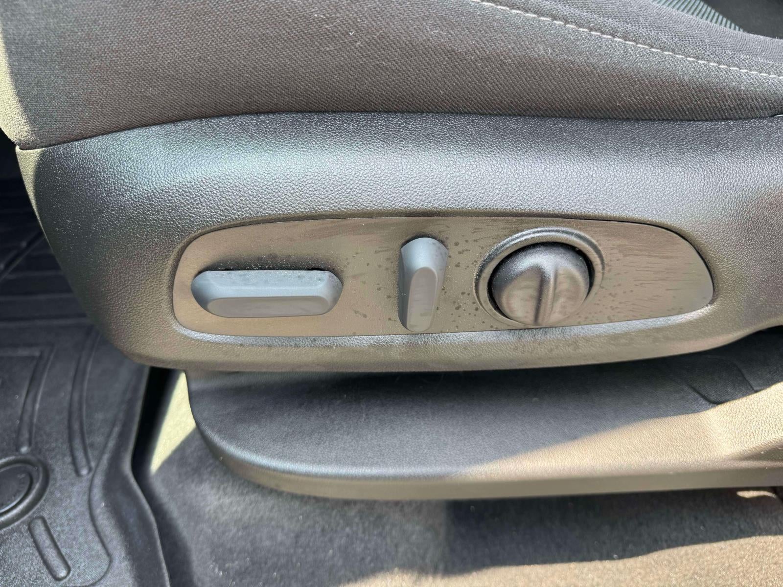 2023 Chevrolet Traverse AWD LT Cloth