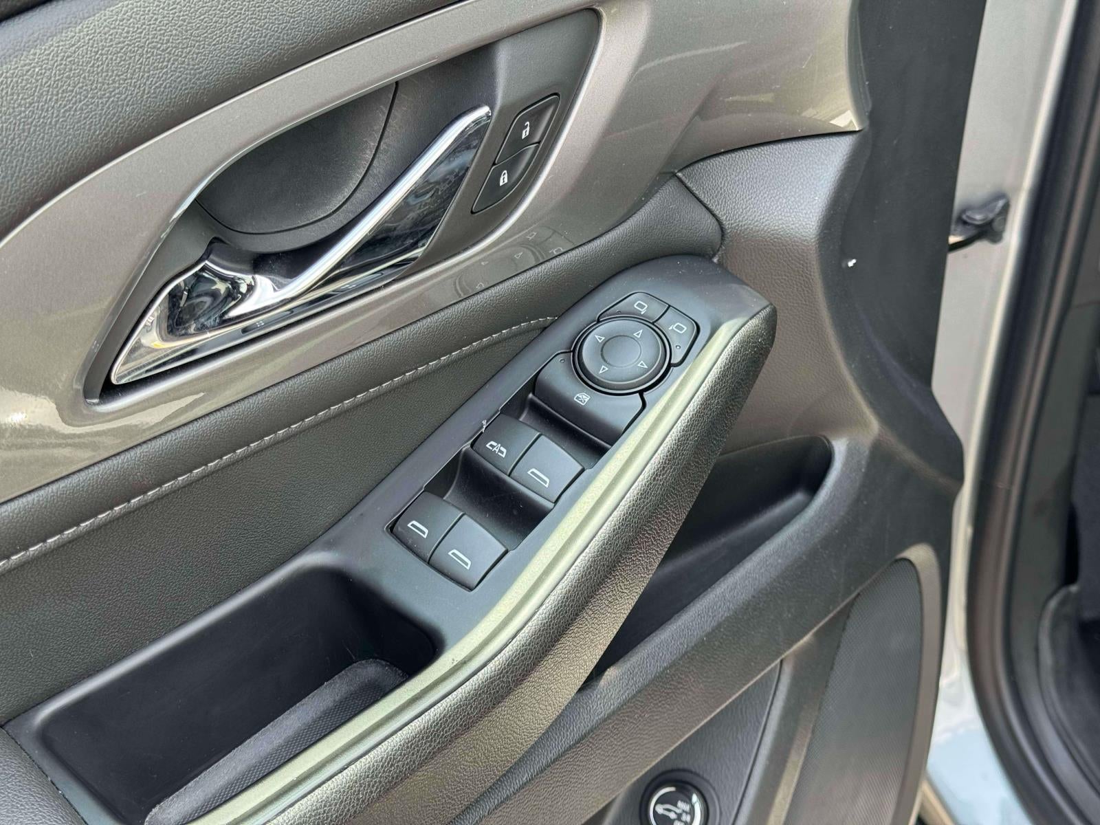 2023 Chevrolet Traverse AWD LT Cloth