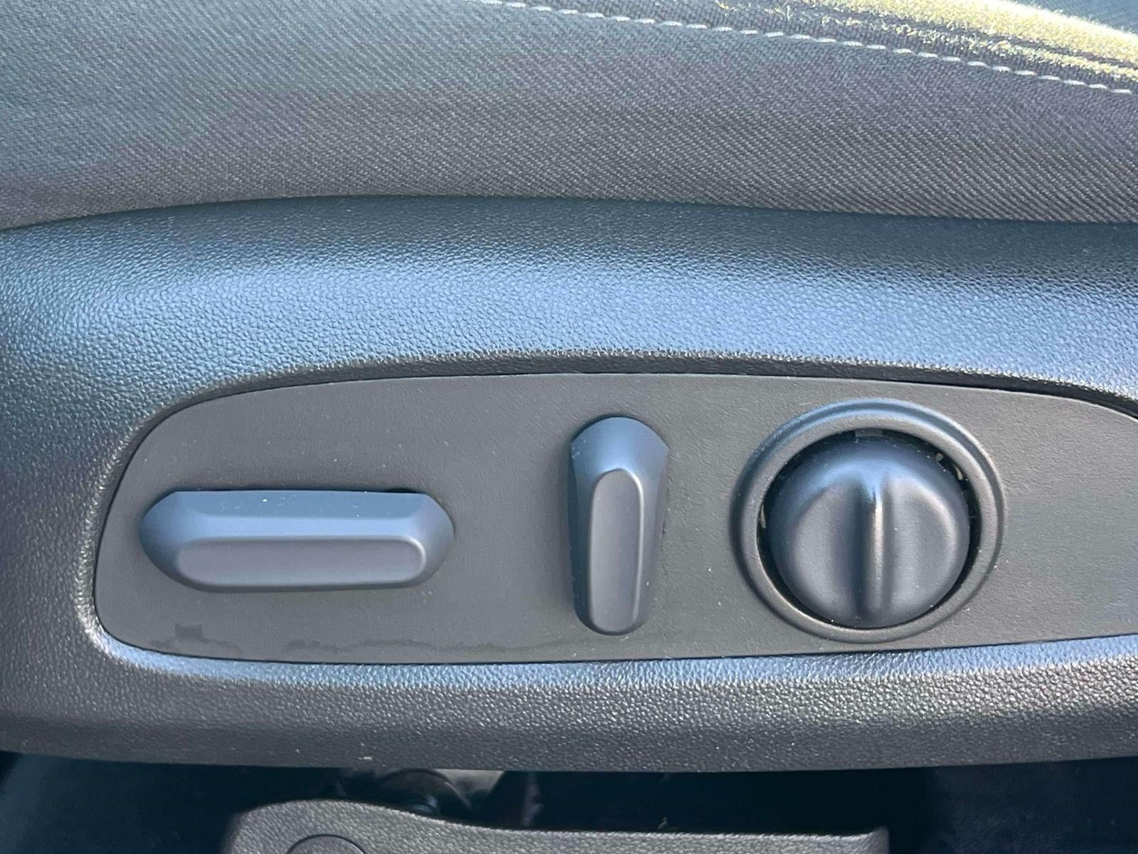 2022 Chevrolet Traverse AWD LT Cloth