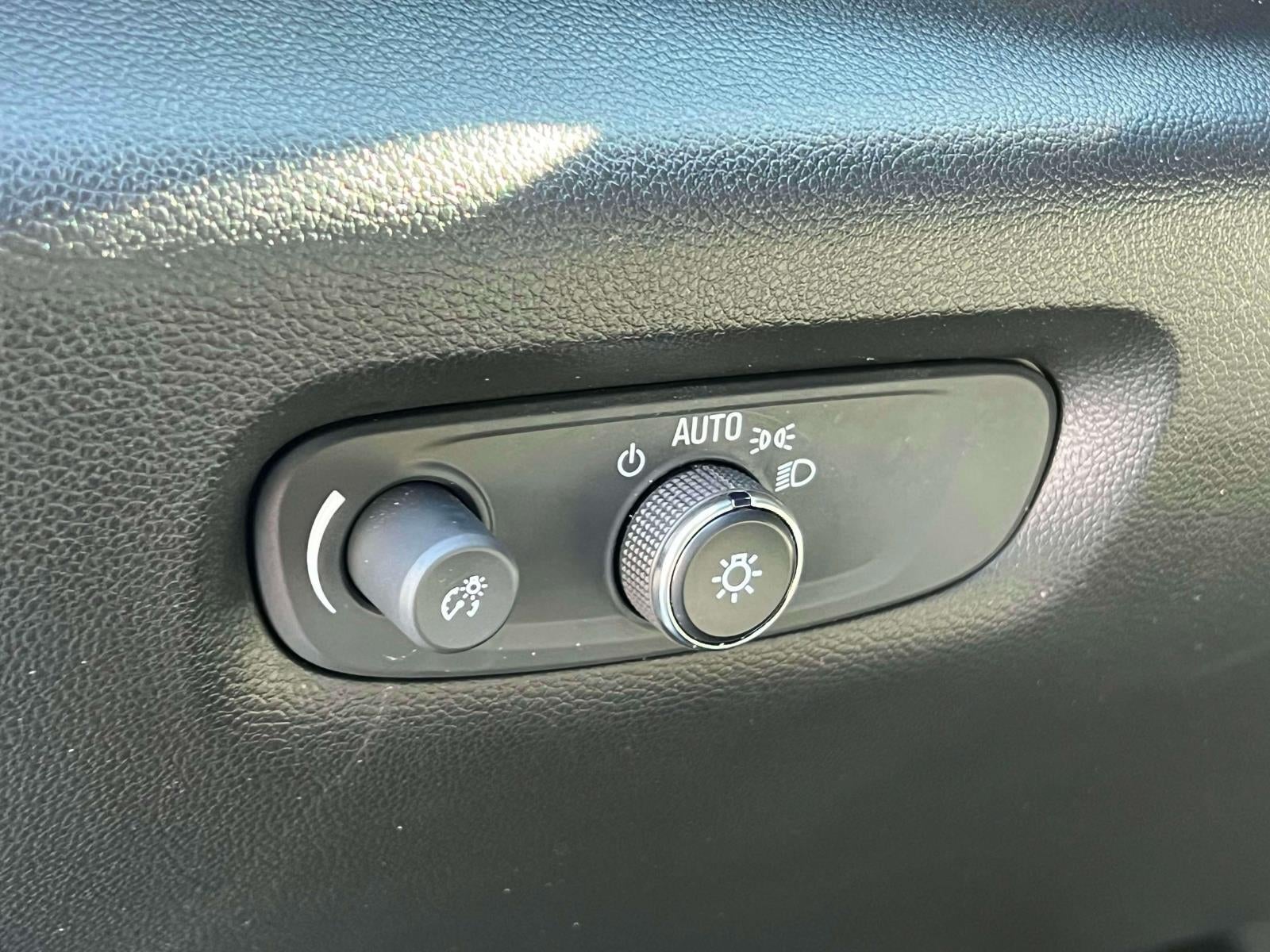 2022 Chevrolet Traverse AWD LT Cloth