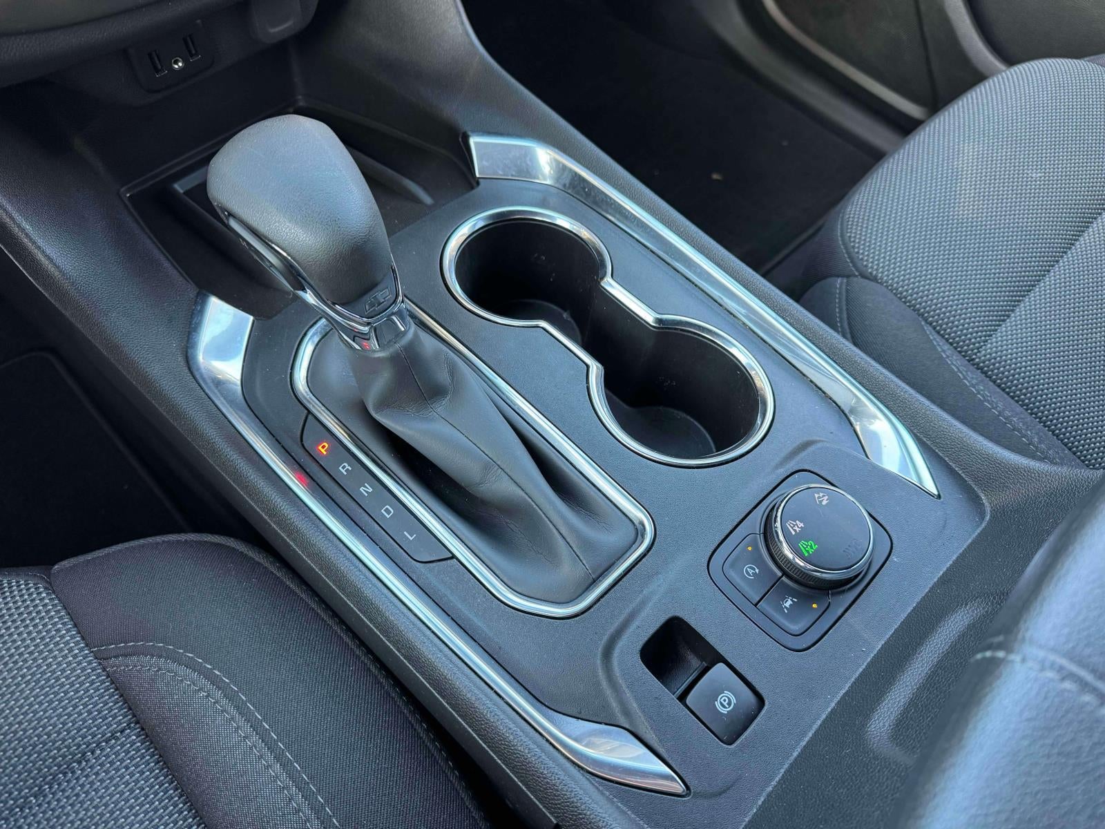 2022 Chevrolet Traverse AWD LT Cloth