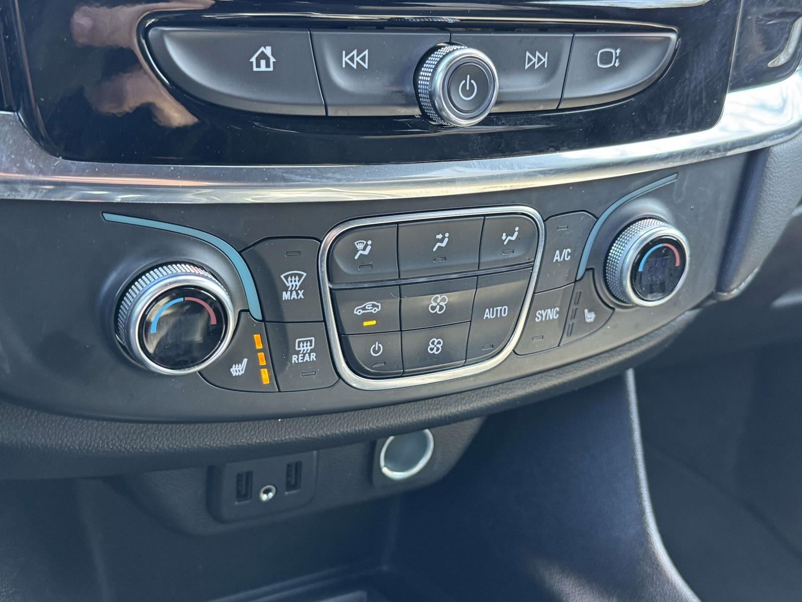 2023 Chevrolet Traverse AWD LT Cloth